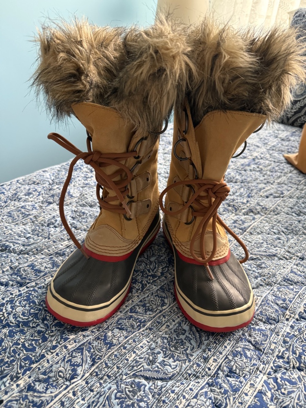 Sorel Joan of Arctic Tan with Faux-Fur Winter Lace-Up Boots with Red Trim